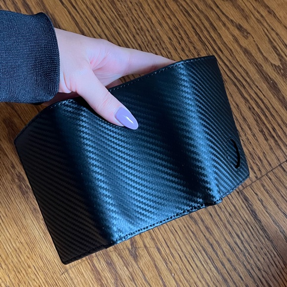 ◾️STEALTH MODE: New, carbon fiber leather trifold ID blocking wallet, never used - Picture 8 of 11